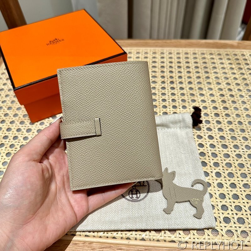 [하이엔드급] Hermes 에르메스 베안 컴팩트 지갑 Bearn Compact Wallet / S2 트렌치 엡솜 금장