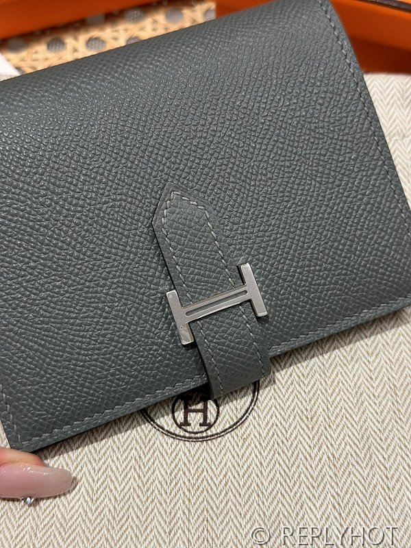 [하이엔드급] Hermes 에르메스 베안 컴팩트 지갑 Bearn Compact Wallet / 63 아몬드그린 Vetr Amande 엠솜 은장 [매장가 385만원대]