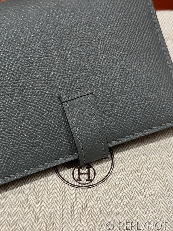[하이엔드급] Hermes 에르메스 베안 컴팩트 지갑 Bearn Compact Wallet / 63 아몬드그린 Vetr Amande 엠솜 은장 [매장가 385만원대]
