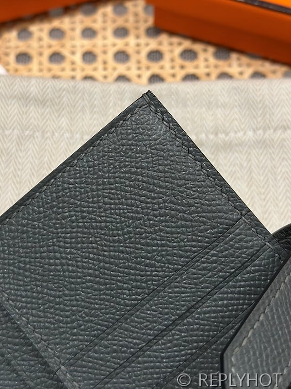 [하이엔드급] Hermes 에르메스 베안 컴팩트 지갑 Bearn Compact Wallet / 63 아몬드그린 Vetr Amande 엠솜 은장 [매장가 385만원대]