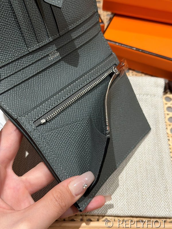 [하이엔드급] Hermes 에르메스 베안 컴팩트 지갑 Bearn Compact Wallet / 63 아몬드그린 Vetr Amande 엠솜 은장 [매장가 385만원대]