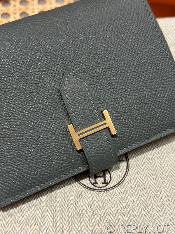 [하이엔드급] Hermes 에르메스 베안 컴팩트 지갑 Bearn Compact Wallet / 63 아몬드그린 Vetr Amande 엠솜 금장 [매장가 385만원대]