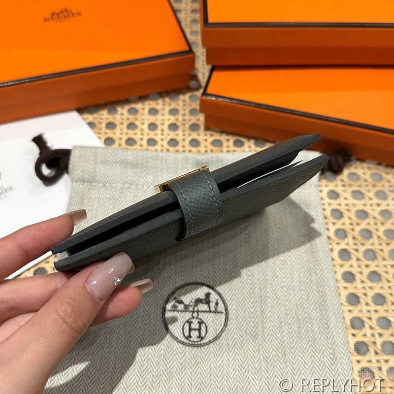 [하이엔드급] Hermes 에르메스 베안 컴팩트 지갑 Bearn Compact Wallet / 63 아몬드그린 Vetr Amande 엠솜 금장 [매장가 385만원대]