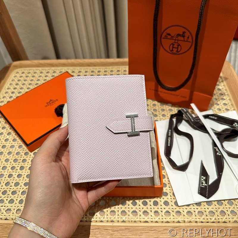 [하이엔드급] Hermes 에르메스 베안 컴팩트 지갑 Bearn Compact Wallet / 09 팔라듐 모브 빨 엡솜 실버 [매장가 385만원대]