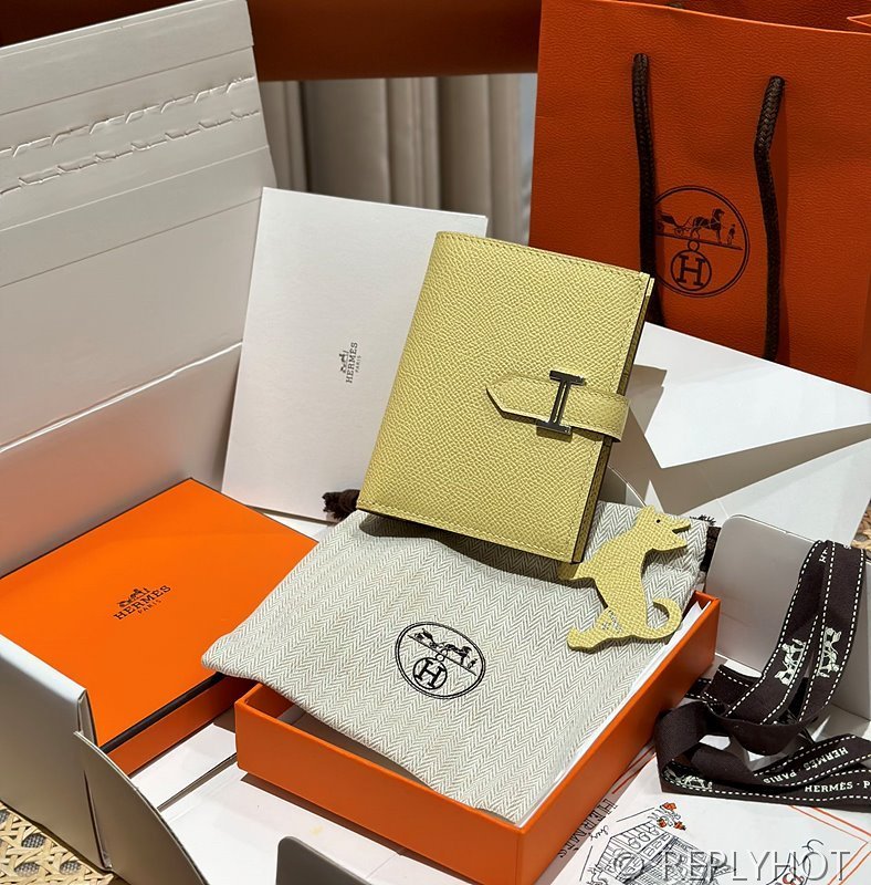 [하이엔드급] Hermes 에르메스 베안 컴팩트 지갑 Bearn Compact Wallet / 1Z Jaune Poussin  팔라듐 죤 푸생 엡솜 은장 [매장가 385만원대]