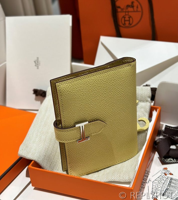 [하이엔드급] Hermes 에르메스 베안 컴팩트 지갑 Bearn Compact Wallet / 1Z Jaune Poussin  팔라듐 죤 푸생 엡솜 은장 [매장가 385만원대]