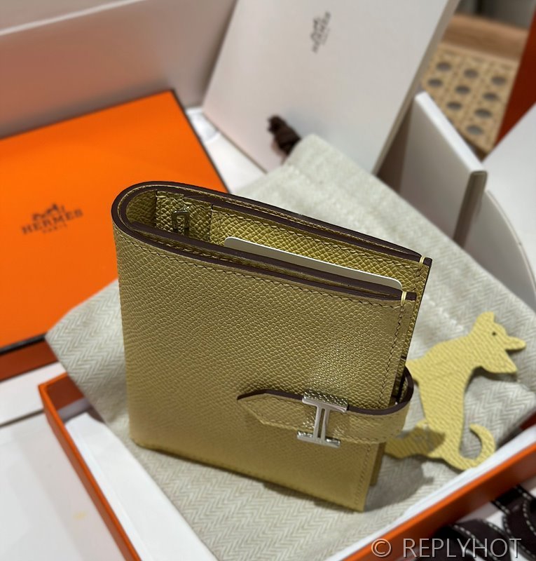 [하이엔드급] Hermes 에르메스 베안 컴팩트 지갑 Bearn Compact Wallet / 1Z Jaune Poussin  팔라듐 죤 푸생 엡솜 은장 [매장가 385만원대]
