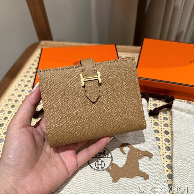 [하이엔드급] Hermes 에르메스 베안 컴팩트 지갑 Bearn Compact Wallet / 0M CHAI 엡솜 금장 [매장가 385만원대]
