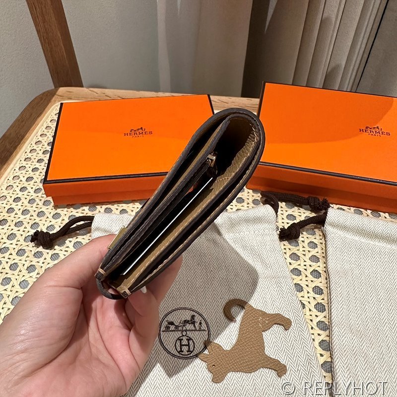 [하이엔드급] Hermes 에르메스 베안 컴팩트 지갑 Bearn Compact Wallet / 0M CHAI 엡솜 금장 [매장가 385만원대]