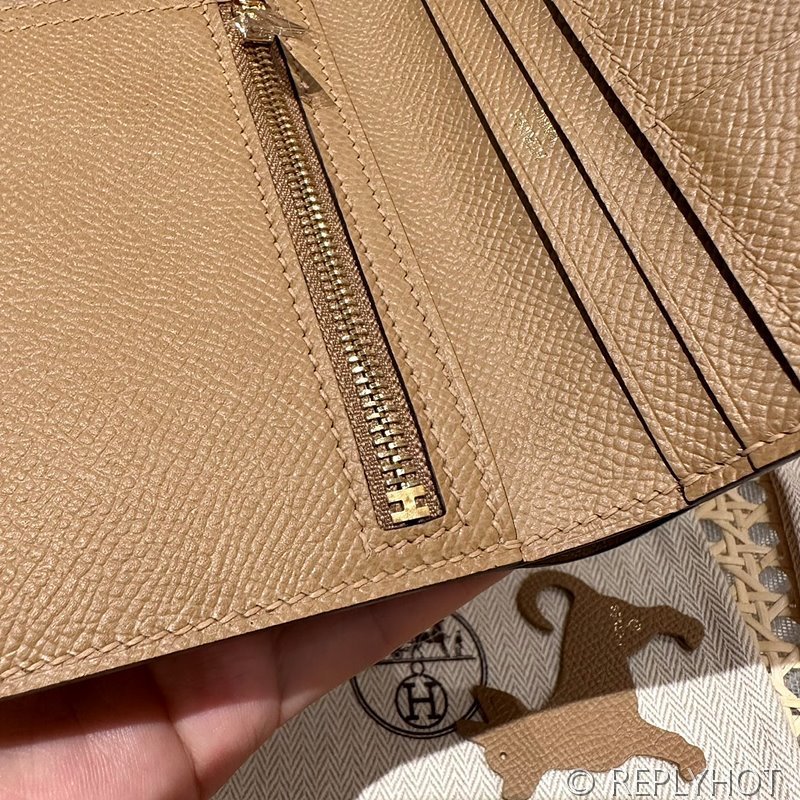 [하이엔드급] Hermes 에르메스 베안 컴팩트 지갑 Bearn Compact Wallet / 0M CHAI 엡솜 금장 [매장가 385만원대]
