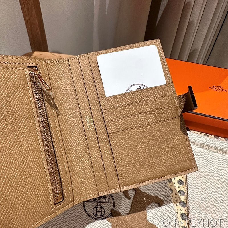 [하이엔드급] Hermes 에르메스 베안 컴팩트 지갑 Bearn Compact Wallet / 0M CHAI 엡솜 금장 [매장가 385만원대]
