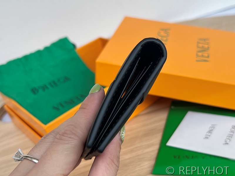 보테가베네타 카세트 플랩 카드 지갑 [매장가 65만원대]