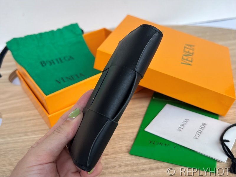 보테가베네타 카세트 플랩 카드 지갑 [매장가 65만원대]