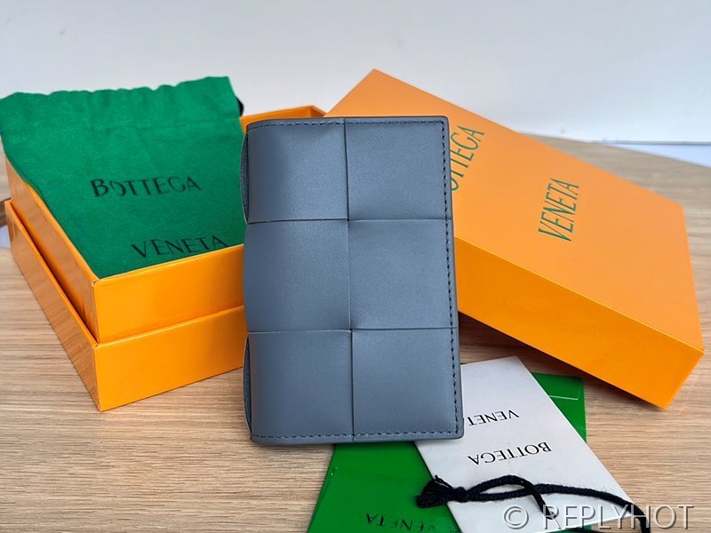 보테가베네타 카세트 플랩 카드 지갑 [매장가 65만원대]
