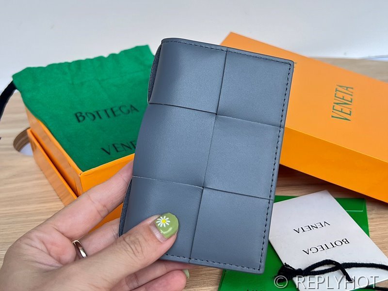 보테가베네타 카세트 플랩 카드 지갑 [매장가 65만원대]