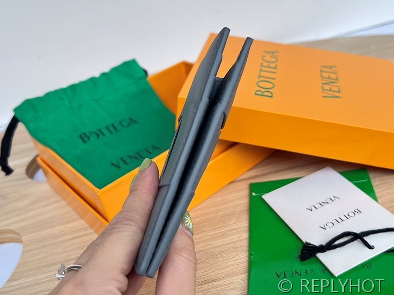 보테가베네타 카세트 플랩 카드 지갑 [매장가 65만원대]