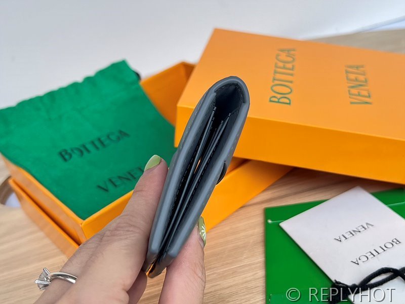 보테가베네타 카세트 플랩 카드 지갑 [매장가 65만원대]