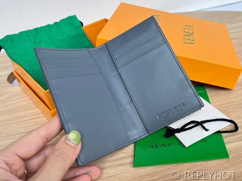 보테가베네타 카세트 플랩 카드 지갑 [매장가 65만원대]