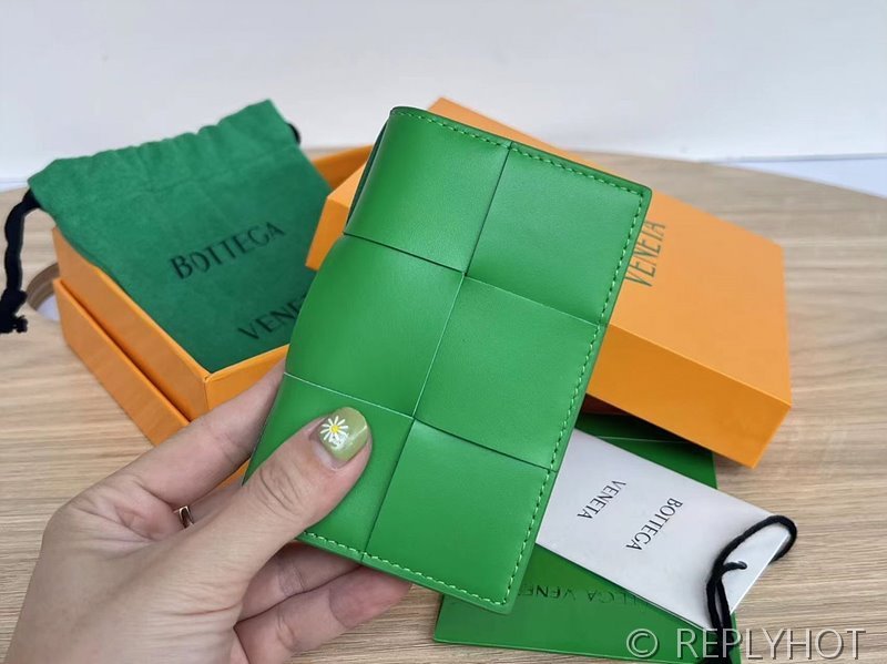 보테가베네타 카세트 플랩 카드 지갑 [매장가 65만원대]