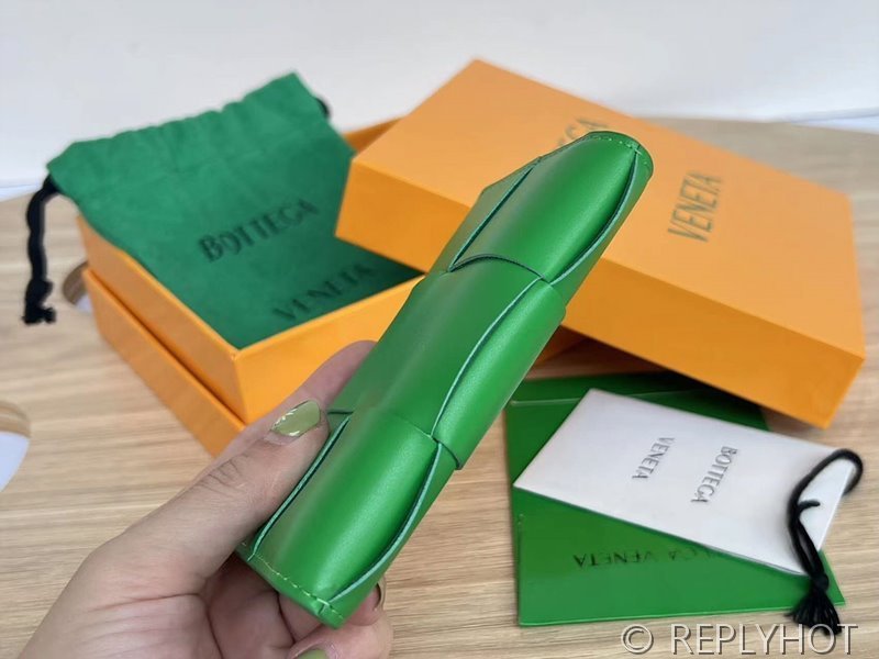 보테가베네타 카세트 플랩 카드 지갑 [매장가 65만원대]