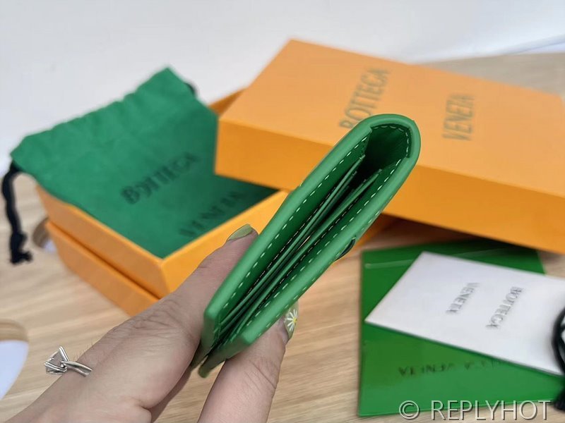 보테가베네타 카세트 플랩 카드 지갑 [매장가 65만원대]