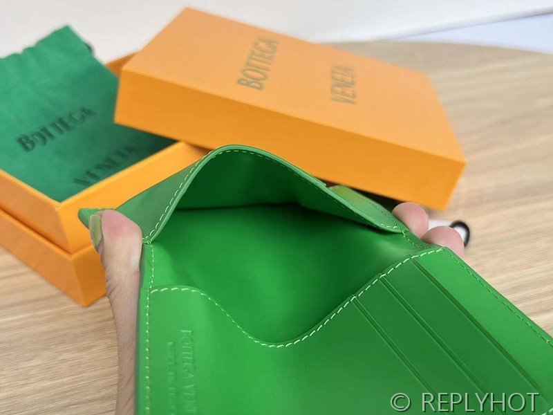 보테가베네타 카세트 플랩 카드 지갑 [매장가 65만원대]