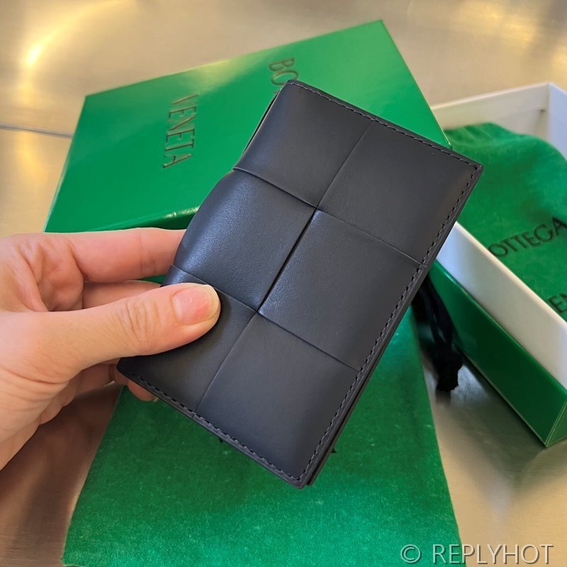보테가베네타 카세트 플랩 카드 지갑 [매장가 65만원대]