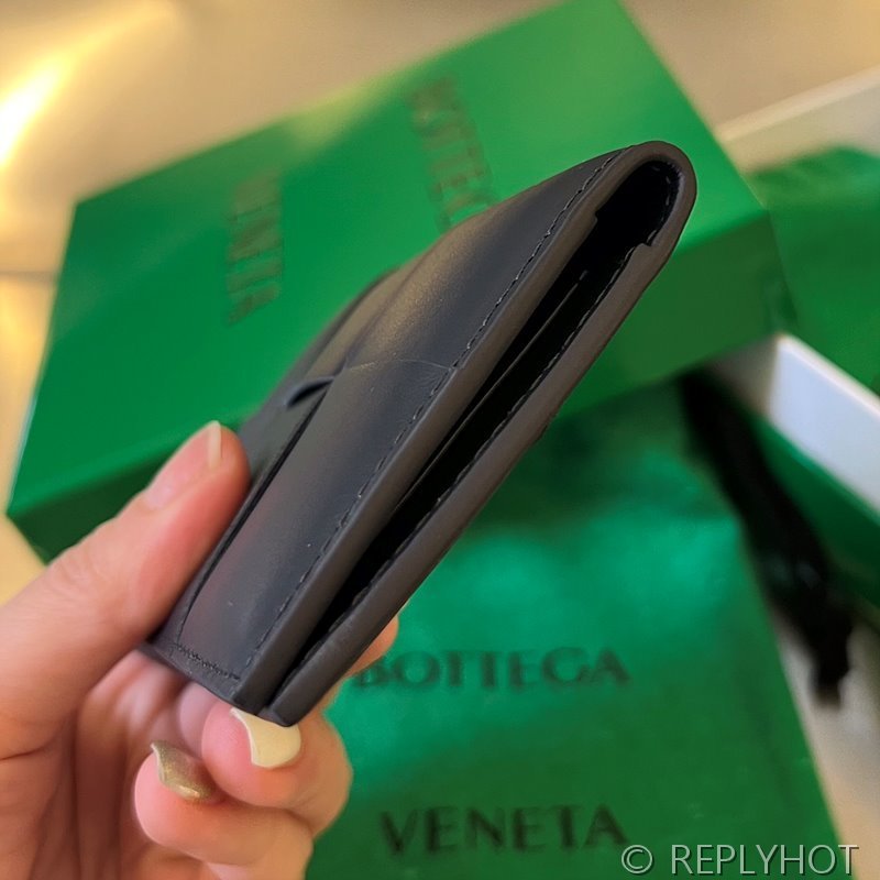 보테가베네타 카세트 플랩 카드 지갑 [매장가 65만원대]