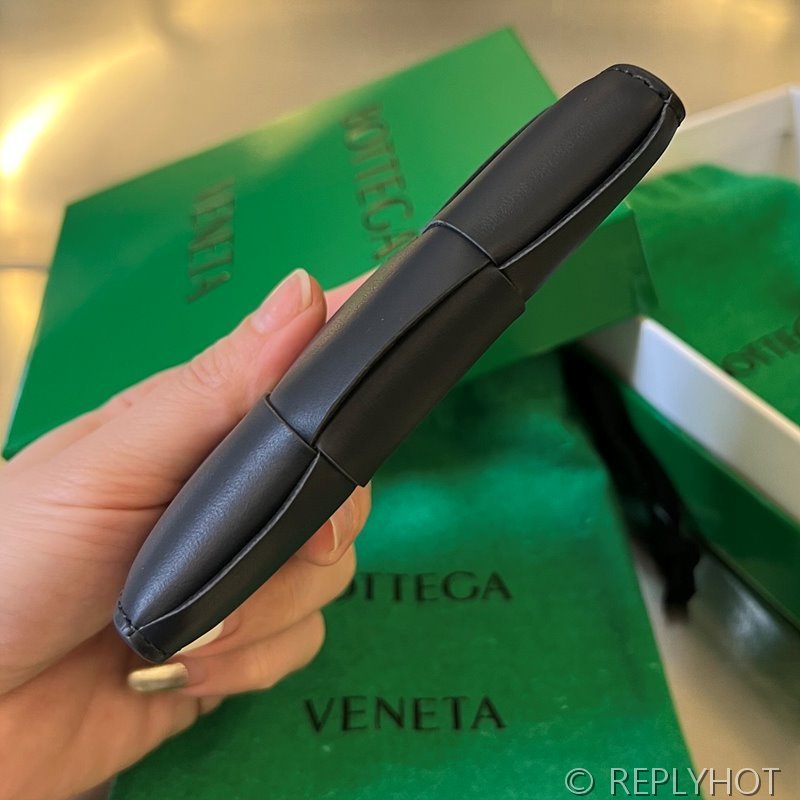 보테가베네타 카세트 플랩 카드 지갑 [매장가 65만원대]