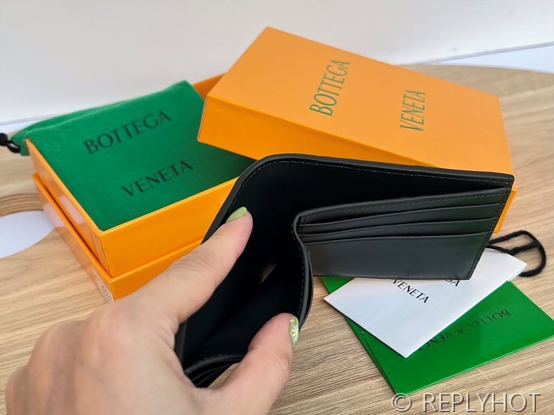 보테가베네타 카세트 폴더형 지갑 [매장가 81만원대]