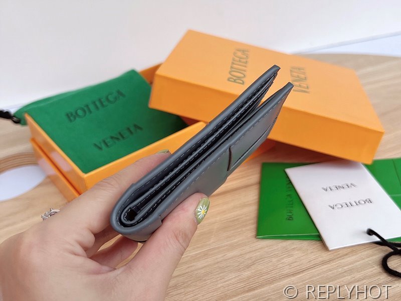 보테가베네타 카세트 폴더형 지갑 [매장가 81만원대]