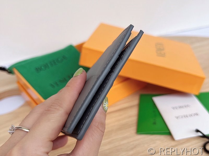 보테가베네타 카세트 폴더형 지갑 [매장가 81만원대]