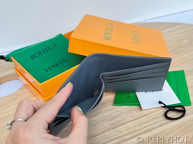 보테가베네타 카세트 폴더형 지갑 [매장가 81만원대]