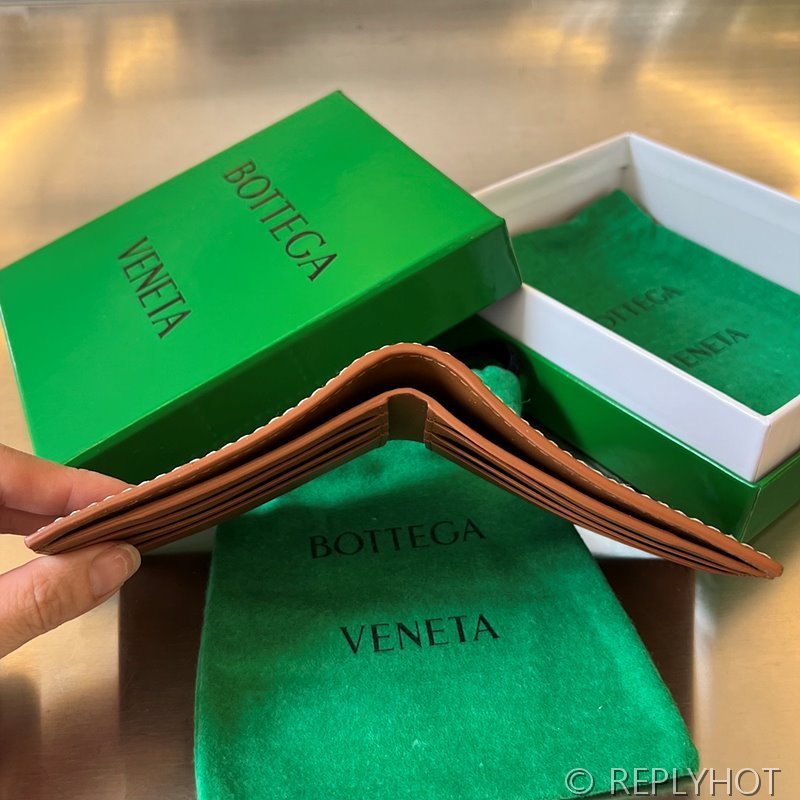 보테가베네타 카세트 폴더형 지갑 [매장가 81만원대]