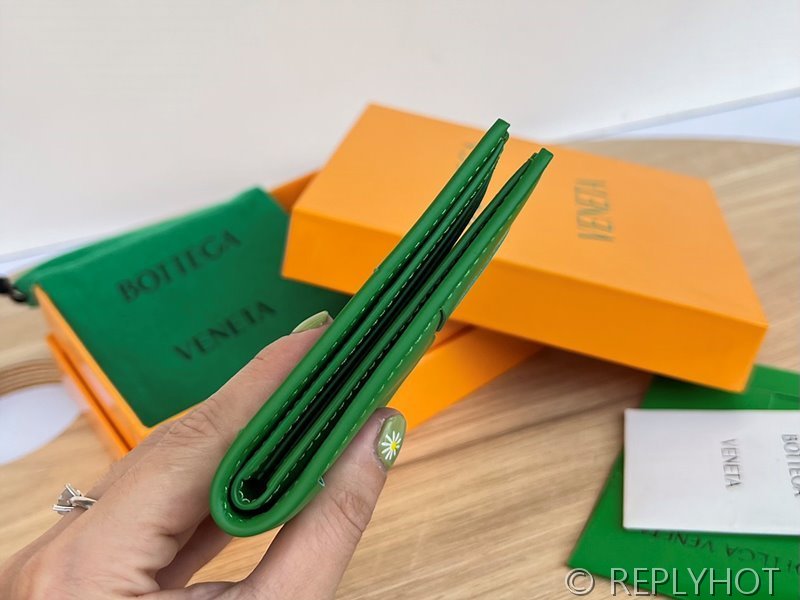 보테가베네타 카세트 폴더형 지갑 [매장가 81만원대]