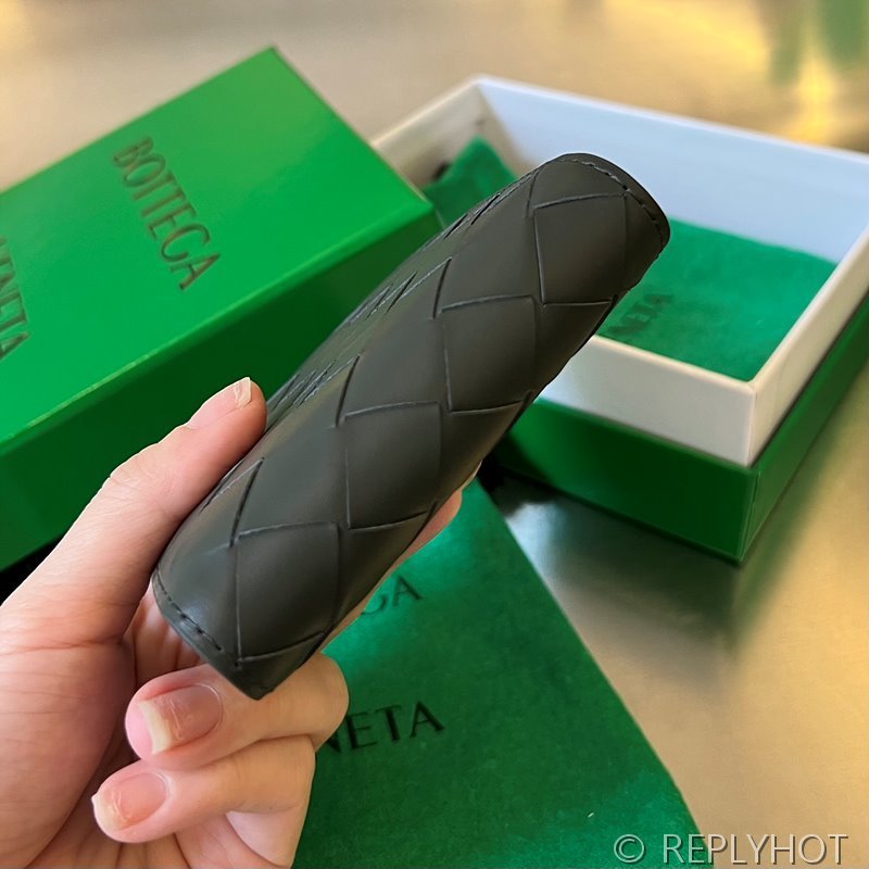 보테가베네타 인트레치아토 폴더형 지갑 [매장가 81만원대]