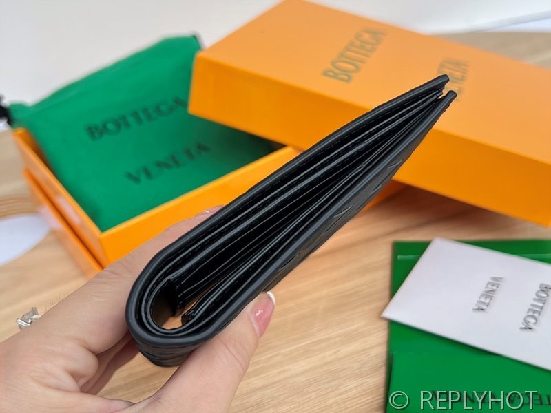 보테가베네타 인트레치아토 폴더형 지갑 [매장가 81만원대]