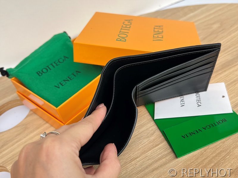 보테가베네타 인트레치아토 폴더형 지갑 [매장가 81만원대]