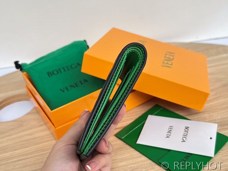 보테가베네타 인트레치아토 폴더형 지갑 [매장가 81만원대]