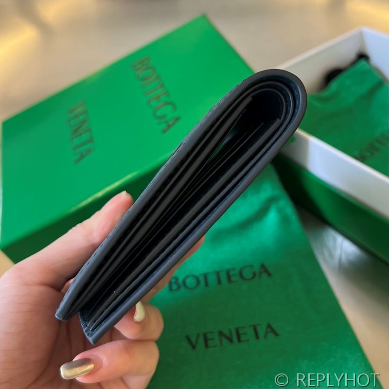 보테가베네타 인트레치아토 폴더형 지갑 [매장가 81만원대]