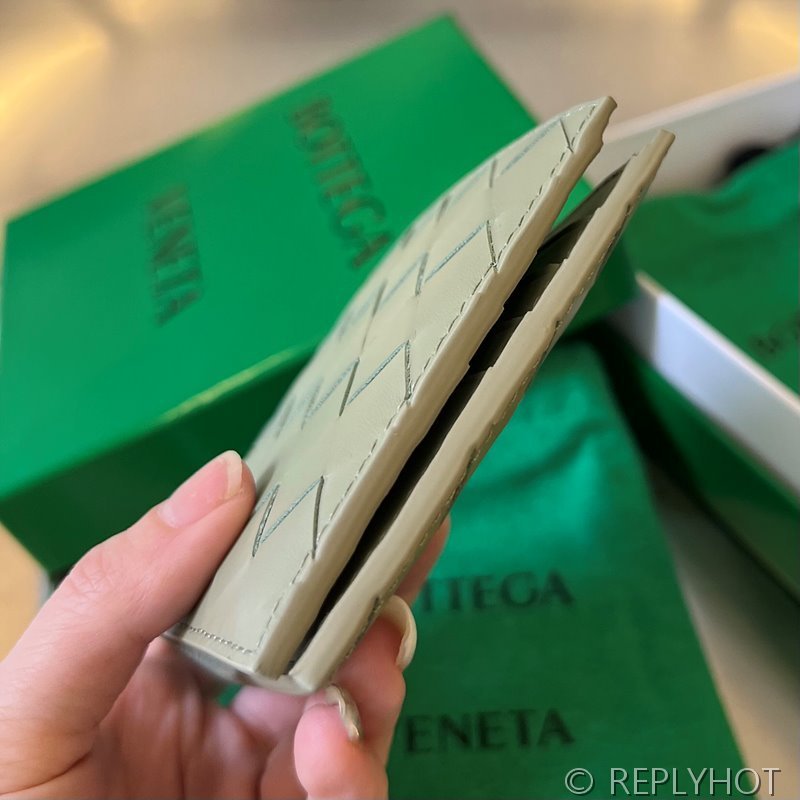 보테가베네타 인트레치아토 폴더형 지갑 [매장가 81만원대]