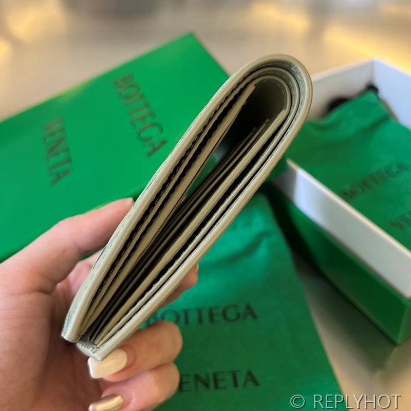 보테가베네타 인트레치아토 폴더형 지갑 [매장가 81만원대]