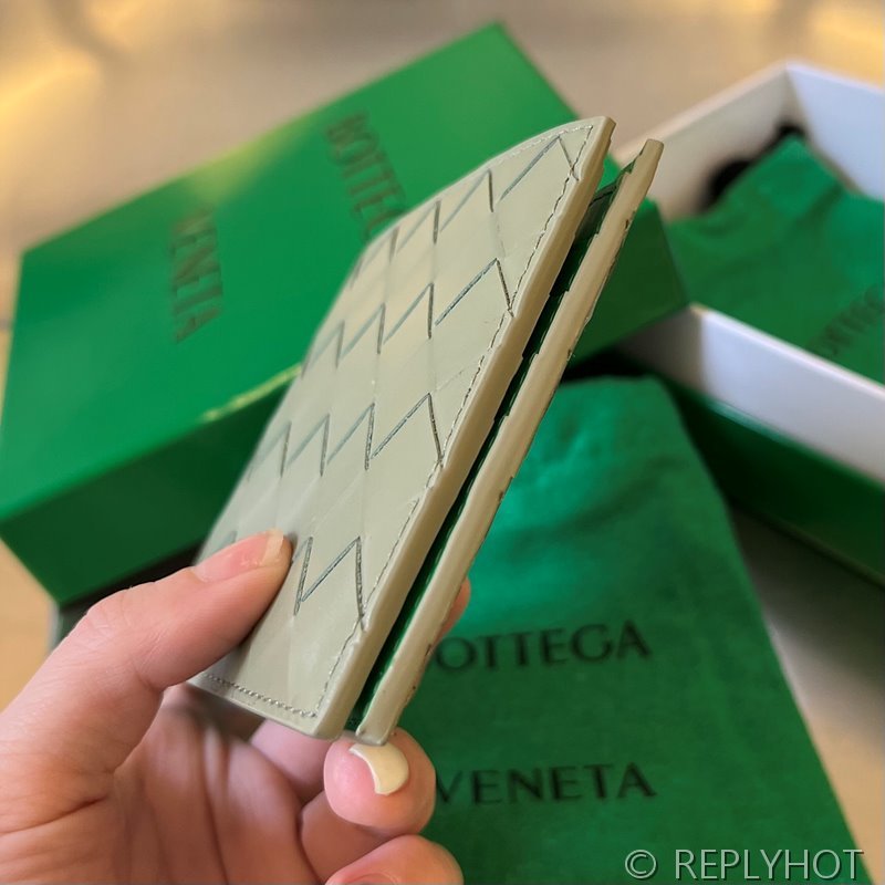 보테가베네타 인트레치아토 폴더형 지갑 [매장가 81만원대]