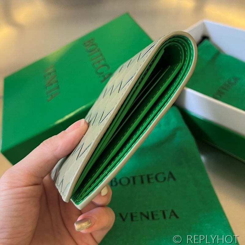 보테가베네타 인트레치아토 폴더형 지갑 [매장가 81만원대]