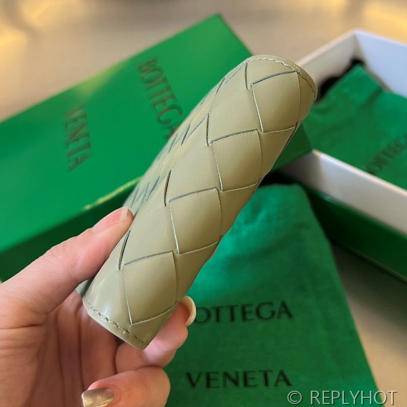 보테가베네타 인트레치아토 폴더형 지갑 [매장가 81만원대]