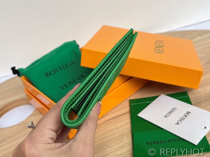 보테가베네타 인트레치아토 폴더형 지갑 [매장가 81만원대]