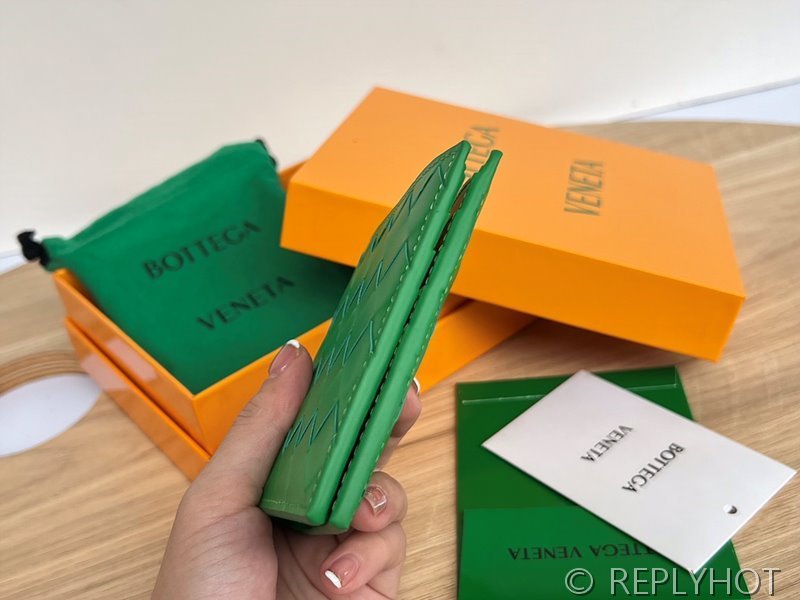 보테가베네타 인트레치아토 폴더형 지갑 [매장가 81만원대]