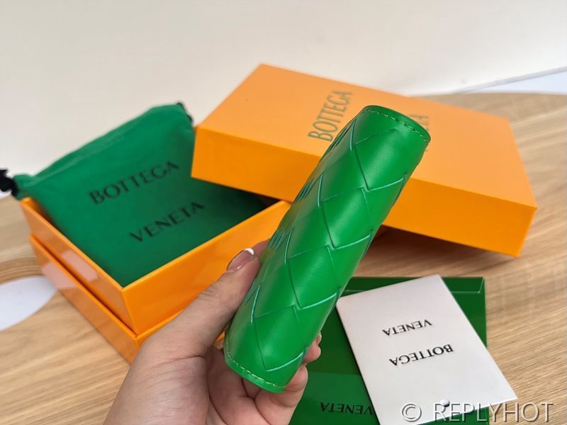 보테가베네타 인트레치아토 폴더형 지갑 [매장가 81만원대]