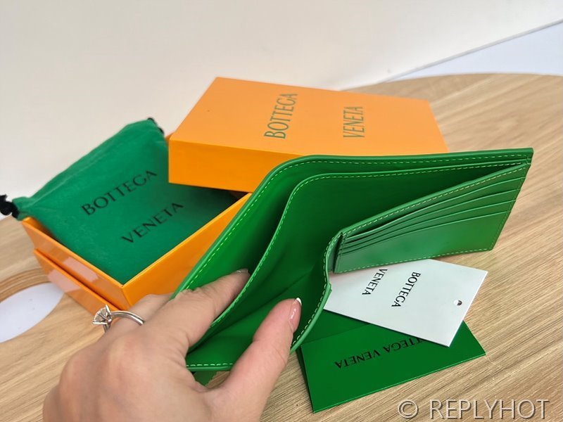 보테가베네타 인트레치아토 폴더형 지갑 [매장가 81만원대]