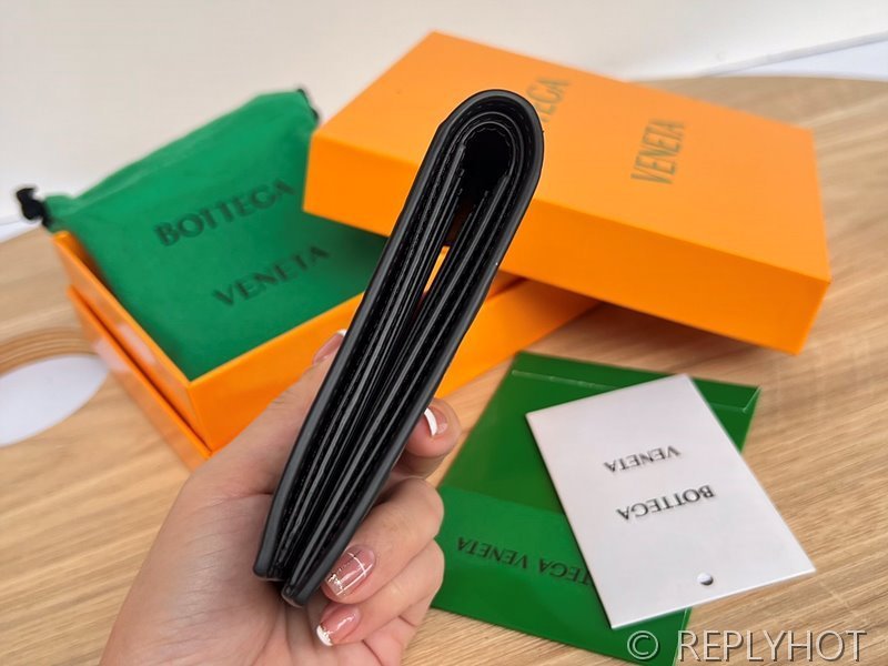 보테가베네타 인트레치아토 폴더형 지갑 [매장가 81만원대]